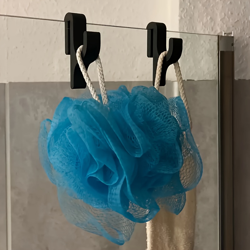 Home Essentials Bathroom Storage - ชุดตะขอแขวนประตูห้องน้ำ 2 ชิ้น สีขาว/ดำ สำหรับประตูกระจกไร้กรอบ เหมาะสำหรับกระจกบาง